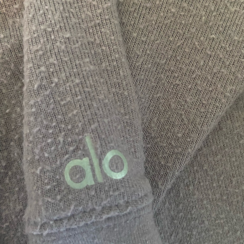 ALO Yoga Soho Pull Over Size Medium - Picture 5 of 5